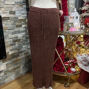 Chic Brown Knit Maxi Skirt
